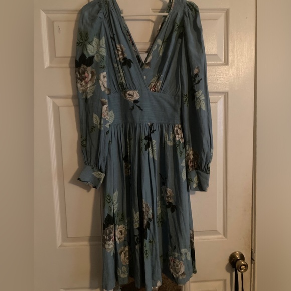 Trashy Diva Bianca Size 6 French Blue Roses Long Sleeves Crepe de Chine - Picture 2 of 5